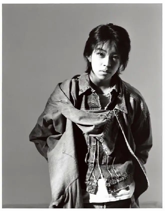 歌手YOSHI因交通事故去世