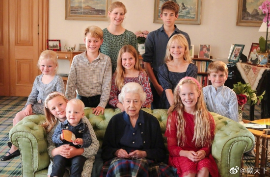 英女王生前和家人合影